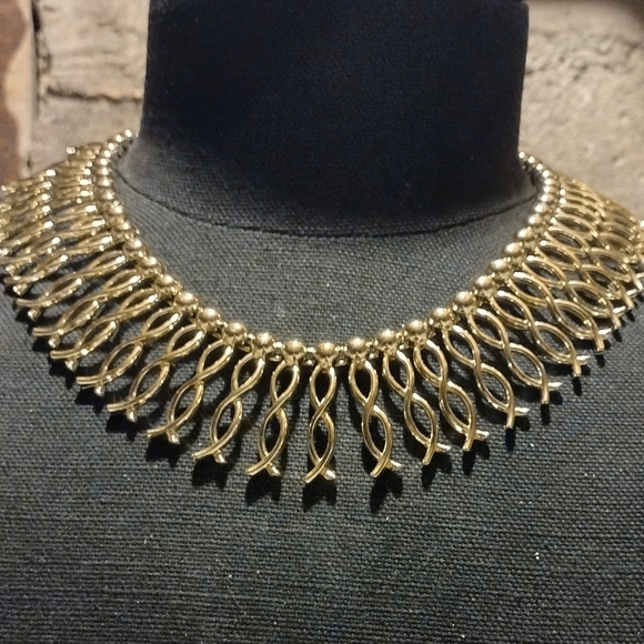 Large gold tone necklace - Picture 5 of 16
